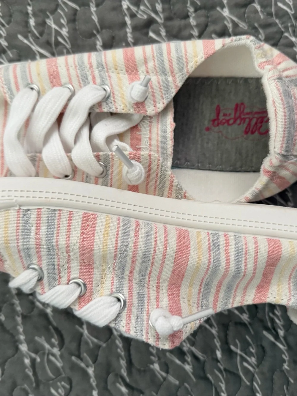Jellypop Women’s Striped Sneakers Size 8.5